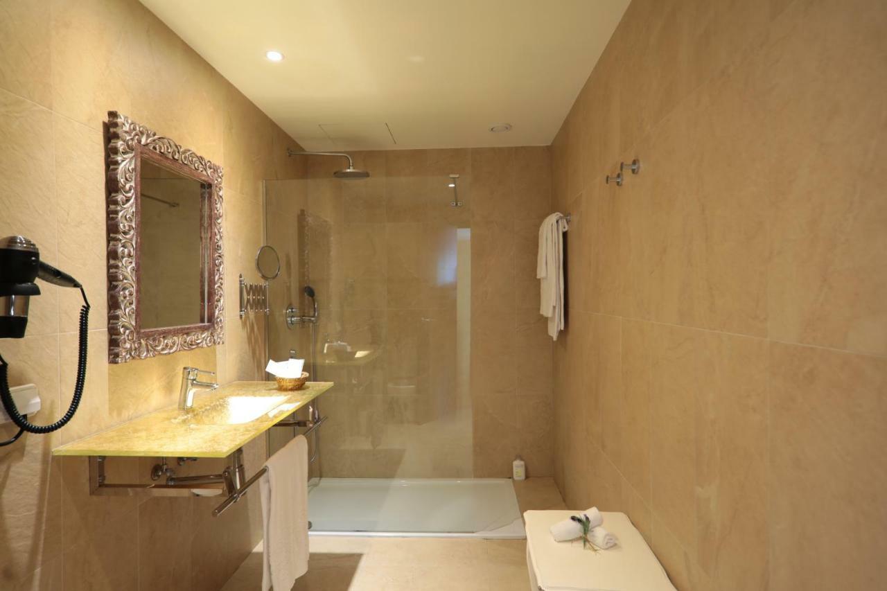 Standard Double Room (2 Adults),773338051:JPEG